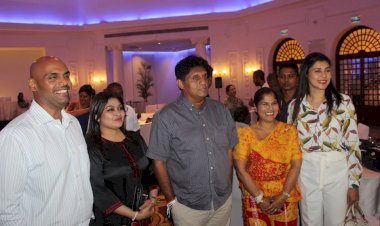 கொழும்பில் வாழும் அரச தனியார்  நிறுவனங்களில் உயார்  பதவிகள் வகிக்கும் பெண்கள் அமைப்பு - சஜித் பிரேமதாச சந்திப்பு.